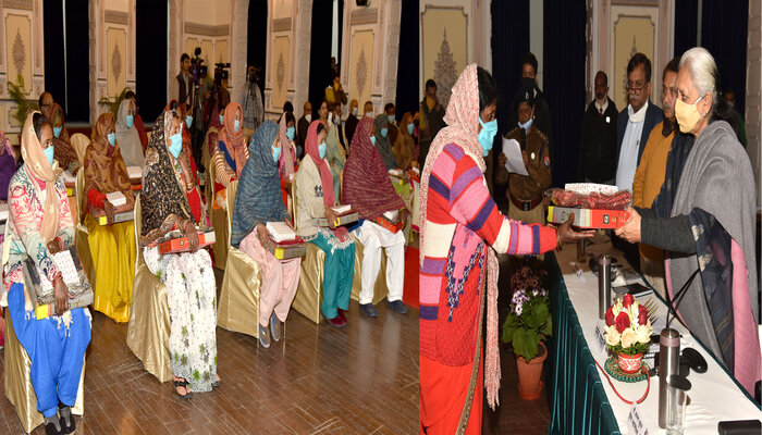 गणतंत्र दिवस पर महिला कैदियों में बांटी गई खुशियां, राज्यपाल ने भेट की साड़ी