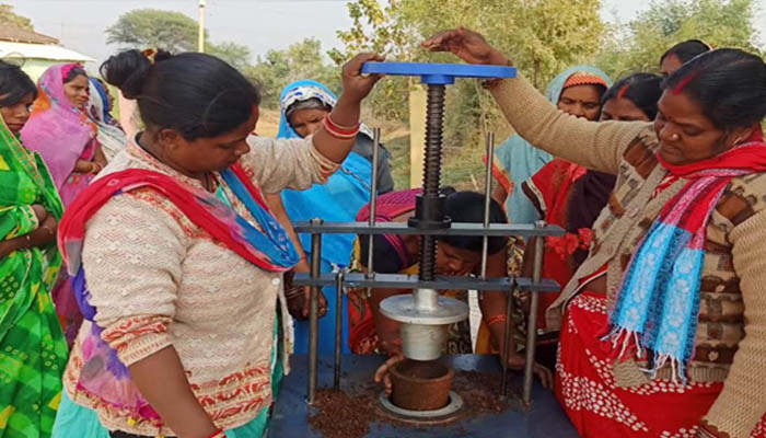 Sonbhadra की महिलाओं का कमाल, शुरू किया गोबर से इको फ्रेंडली निर्माण