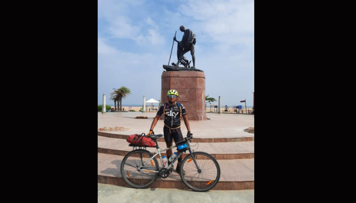 वाराणसी: पर्यावरण के प्रति जागरूक करने के लिए साइकिल से किया भारत भ्रमण