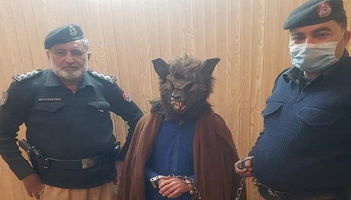 पाकिस्तान के इस शख्स को वुल्फमैन बनना पड़ा भारी,  पुलिस ने किया गिरफ्तार