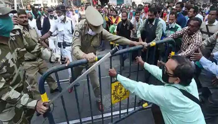 बंगाल: ममता सरकार के खिलाफ शिक्षकों ने किया जोरदार प्रदर्शन, पुलिस के छूटे पसीने