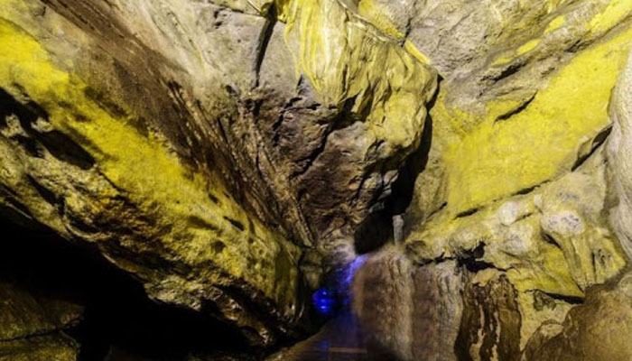 Amazing Fact: इस गुफा में छिपे कई रहस्य, यहां मिलते हैं दुनिया खत्म होने के संकेत