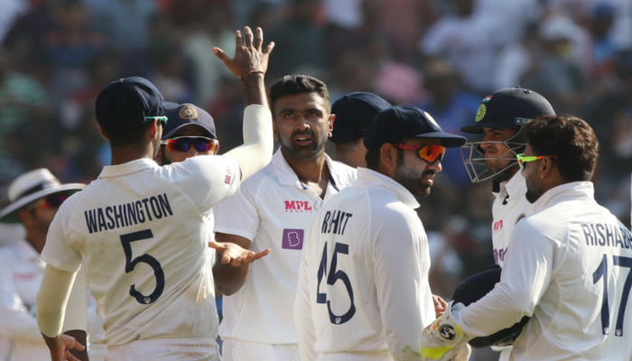 नरेंद्र मोदी स्टेडियम में अक्षर का धमाल, टीम इंडिया ने इंग्लैंड को 112 पर रन किया ढेर