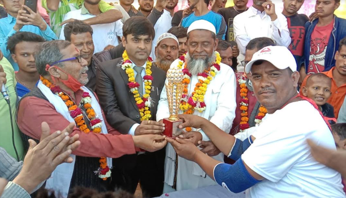 औरैया: खानपुर प्रीमियर लीग के फाइनल मैच में अमन क्रिकेट क्लब तीन विकेट से जीता