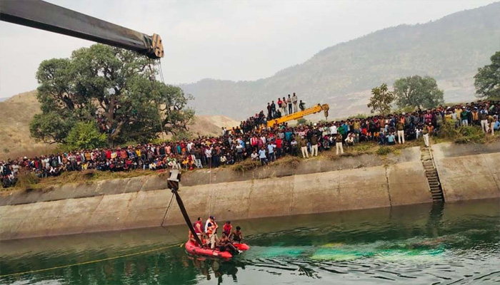 32 मौतों से कांपा देश: मध्य प्रदेश में भीषण हादसा, नहर में समाई यात्रियों से भरी बस