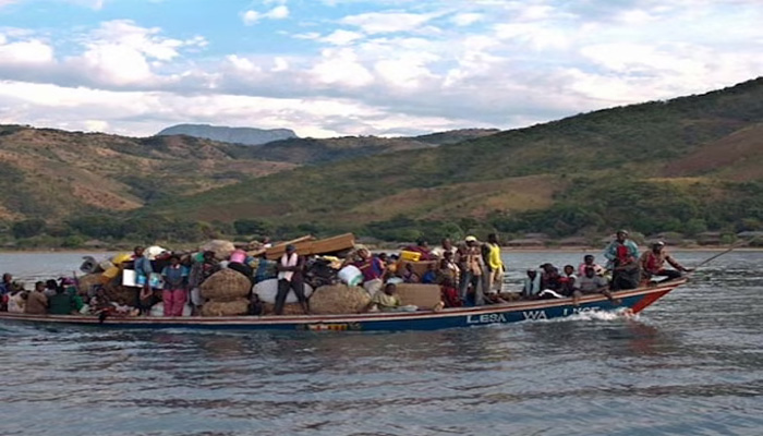 नदी में भीषण हादसा: 700 लोग सवार नाव पलटी, 100 लापता 60 की मौत