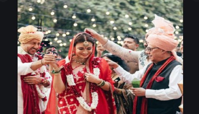 Dia Mirzas wedding pics: वैभव रेखी संग लिये साथ फेरे, फोटोज आई सामने