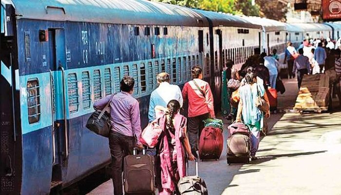 रेल यात्रियों को झटका: रेलवे ने ट्रेनों का बढ़ाया किराया, अब देने होंगे इतने ज्यादा पैसे