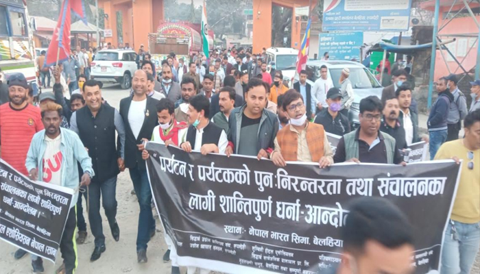 गोरखपुर: भारत-नेपाल सीमा पर तनाव, इस वजह से नेपाली कर रहे नारेबाजी