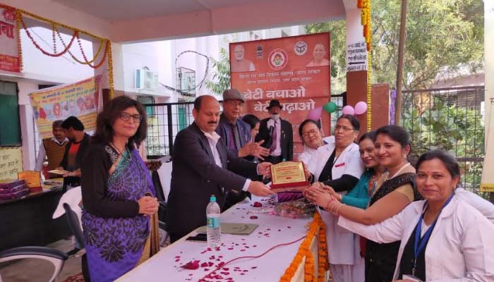 हमीरपुर: जिला महिला अस्पताल में अवार्ड समारोह, 99 स्वास्थ्य कर्मी हुए सम्मानित