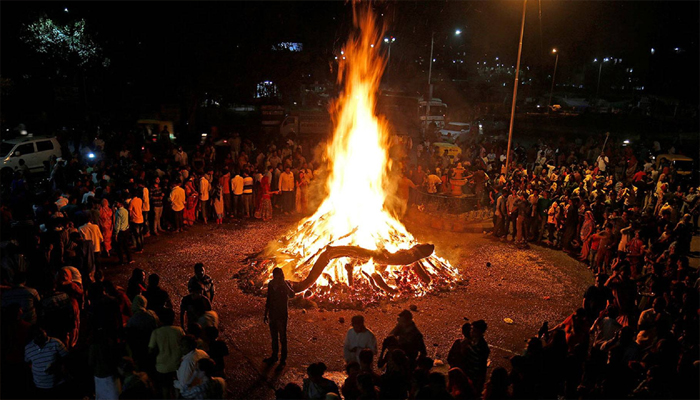 यहां से हुई होलिका दहन की शुरुआत, होली का डांडा है इनका प्रतीक