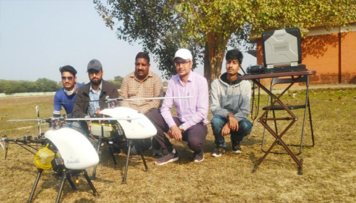 कानपुर: हेलीकॉप्टर ‘विभ्रम’ का एडवांस वर्जन तैयार किया है, वजन केवल 7 किलोग्राम
