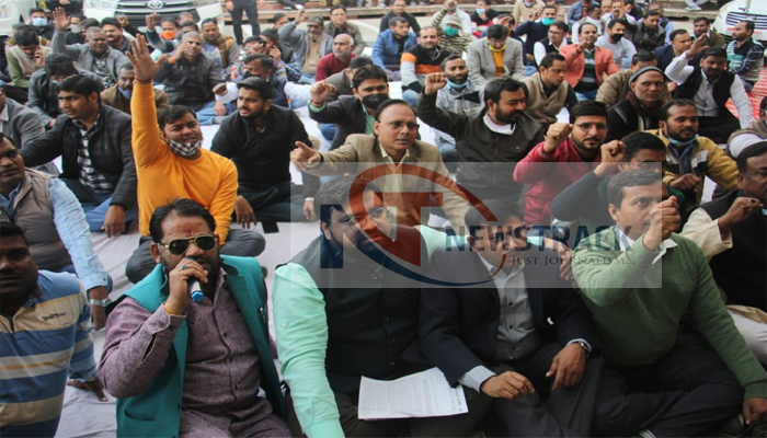 लखनऊ: विद्युत कर्मचारी मोर्चा संगठन ने आज मनाया विरोध दिवस