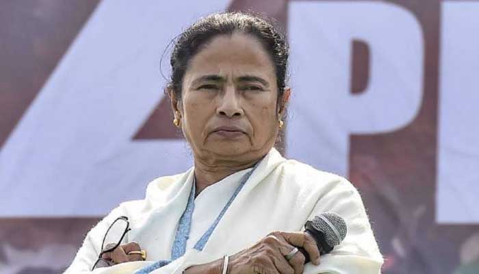 पश्चिम बंगाल: ममता बनर्जी की बढ़ी मुश्किलें! इस वादे पर चुनाव आयोग ने मांगी रिपोर्ट