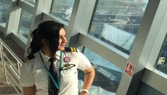 देश की सबसे कम उम्र की महिला बनी पायलट, जानें इनके बारे में