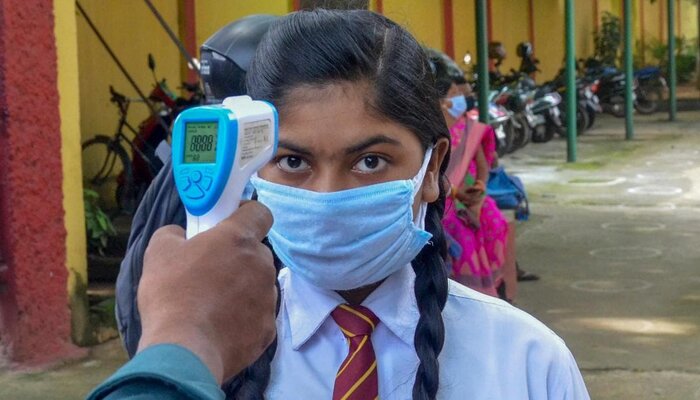 कोरोना वायरस का बढ़ता खतरा, सरकार के साथ स्कूल प्रबंधन भी अलर्ट