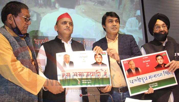 लखनऊ: समाजवादी पार्टी कार्यालय में अखिलेश यादव की प्रेसवार्ता, देखें तस्वीरें