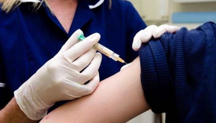 वैक्सीन से महिलाओं को खतरा! दिख रहे सबसे ज्यादा साइड इफेक्ट, पढ़े ये रिपोर्ट