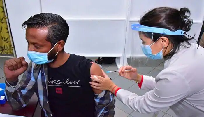 कोरोना का बढ़ता खतरा, UP में वैक्सीनेशन की बनी नई रणनीति