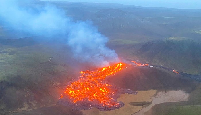 ज्वालामुखी में भयंकर विस्फोट: 6000 साल में पहली बार ये घटना, थर-थर कांपे सारे देश