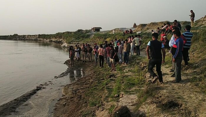 अम्बेडकरनगर: सेल्फी के चक्कर में गंवाई जान, घाघरा नदी में डूबे छात्र, मचा हडकंप