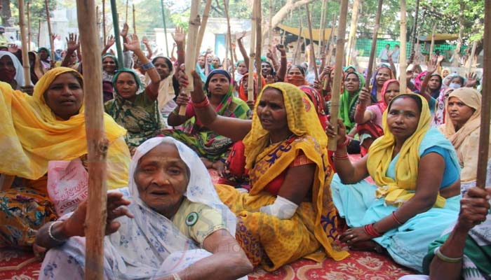 भारतीय किसान यूनियन के किसानों ने LDA कार्यालय पर किया प्रदर्शन, देखें तस्वीरें