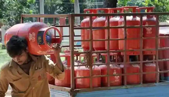 दो साल तक फ्री LPG Cylinder देगी मोदी सरकार, ऐसे उठाएं फायदा