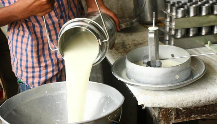 आज से 100 रुपए लीटर बिकेगा दूध? किसान मोर्चा ने बताया सच, आप हो जाएंगे हैरान