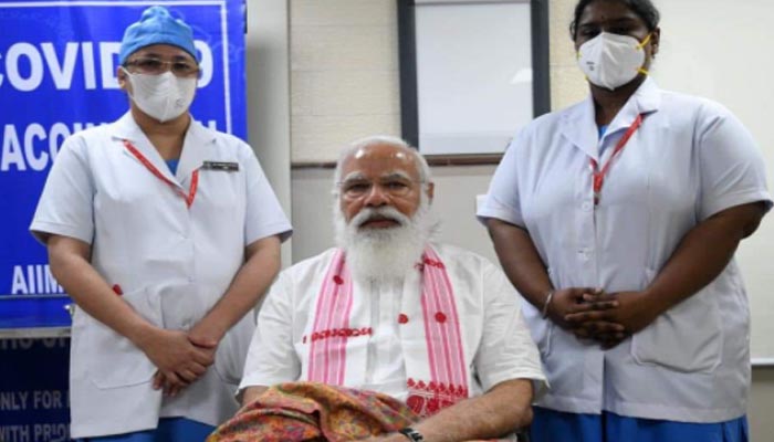 PM मोदी ने लगवाई कोरोना वैक्‍सीन, जानिए सोशल मीडिया पर कैसा है रिएक्शन