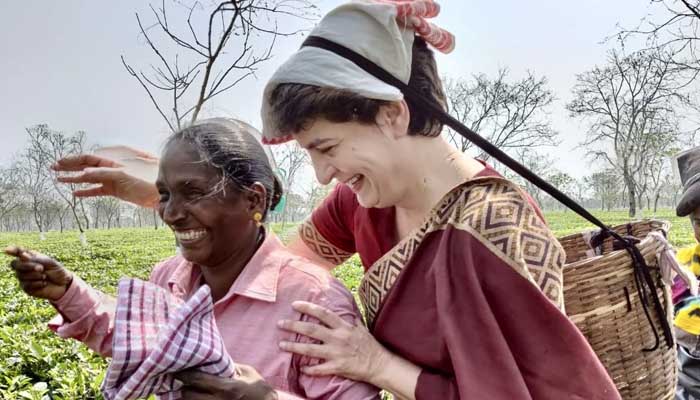 प्रियंका गांधी के असम दौरे का दूसरा दिन, चाय बागान पहुंचकर मिली महिला मजदूरों से