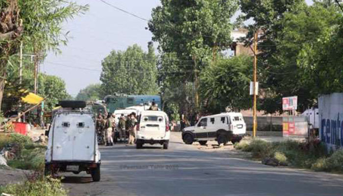 जम्म-कश्मीर के सोपोर में बड़ा आतंकी हमला, दो लोगों की मौत, एक घायल