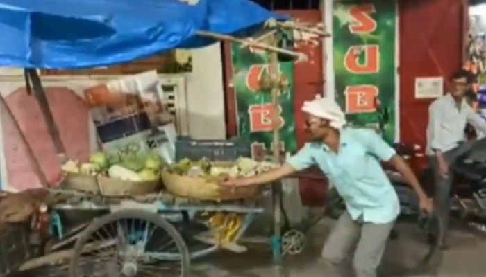 सब्जी बेचने का स्टाईलः पांडेय जी का वीडियो वायरल, अंदाज के लोग हुए दीवाने