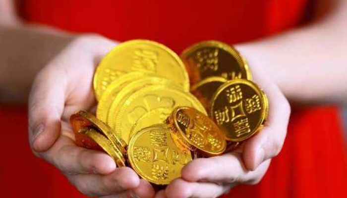 Gold Price: होली में सोने की कीमत इतनी, आज खरीदने पर कितना फायदा, जानें यहां