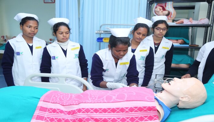 झारखंड: बेटियों को आत्मनिर्भर बनाने की पहल, नर्सिंग के क्षेत्र में लड़कियां बढ़ रहीं आगे
