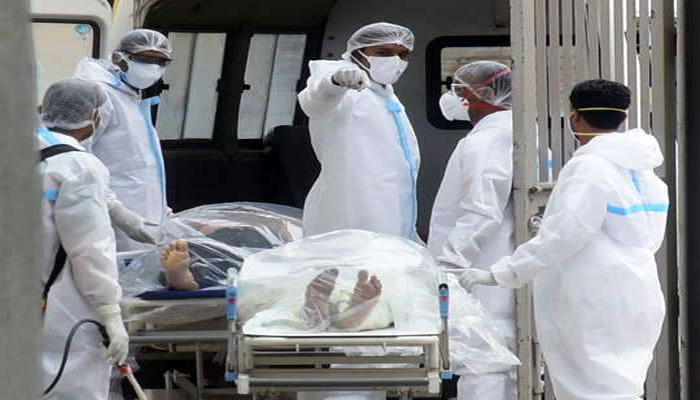 दिल्ली में कोरोना विस्फोट: अस्पतालों में मरीजों की भारी भीड़, फुल हुए ICU-Ventilator