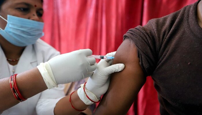 वैक्सीन एक्सपोर्ट पर रोक, पहले देश का टीकाकरण, फिर दूसरे देश का सहयोग