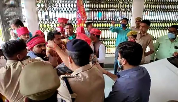 गोरखपुर सिटी मजिस्ट्रेट की चेतावनी, नहीं चलने देंगे भाजपा सांसद के भाई की गुंडई