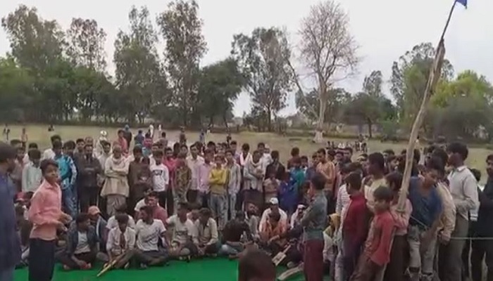 बार बालाओं का डांस: हमीरपुर मेमोरियल क्रिकेट टूर्नामेंट का ये हाल, वीडियो वायरल