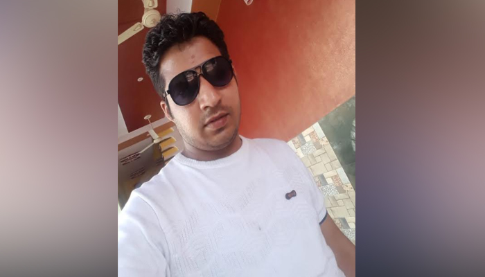 मेरठ: नौकरी से निकाले जाने पर युवक ने की आत्‍महत्‍या, वीडियो से बताई पूरी सच्चाई