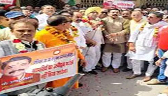 मेरठ में प्रदर्शन: व्यापारियों ने टैक्स को लेकर नगर निगम पर किया विरोध, उठाई ये मांग